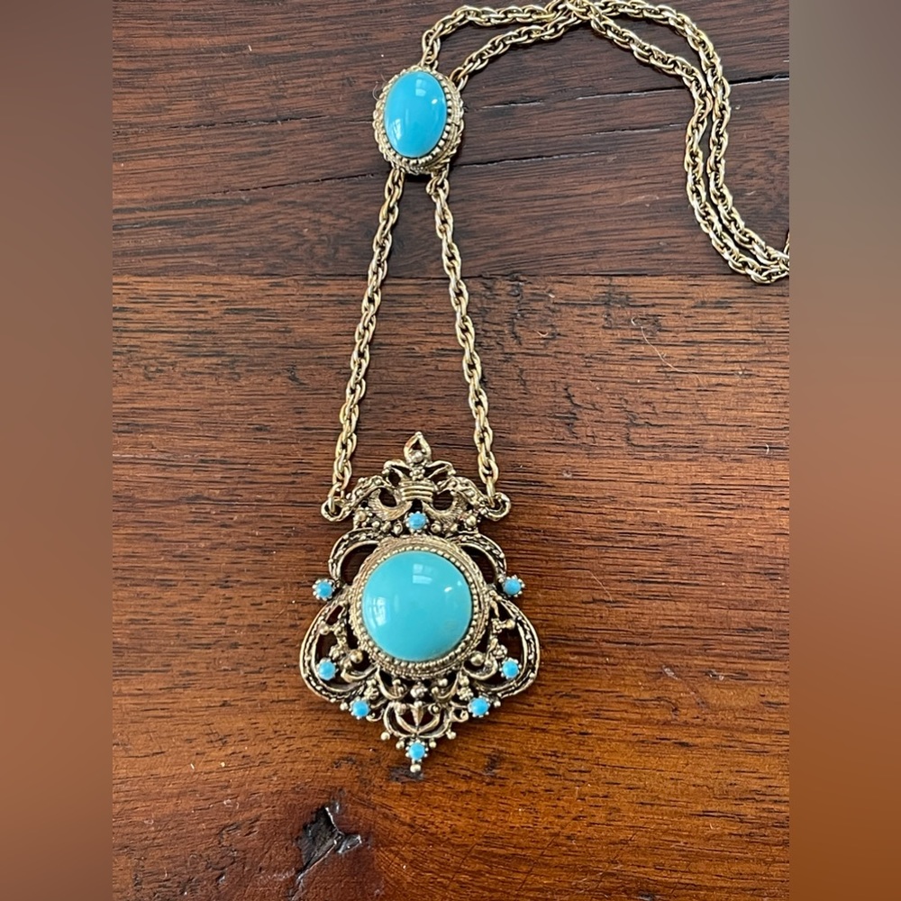 Antique style faux turquoise gold tone pendant necklace - Picture 2 of 8